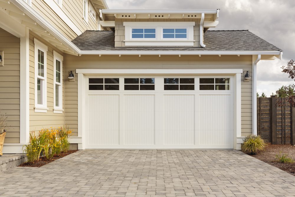 custom-garage-doors-glass-inserts-image