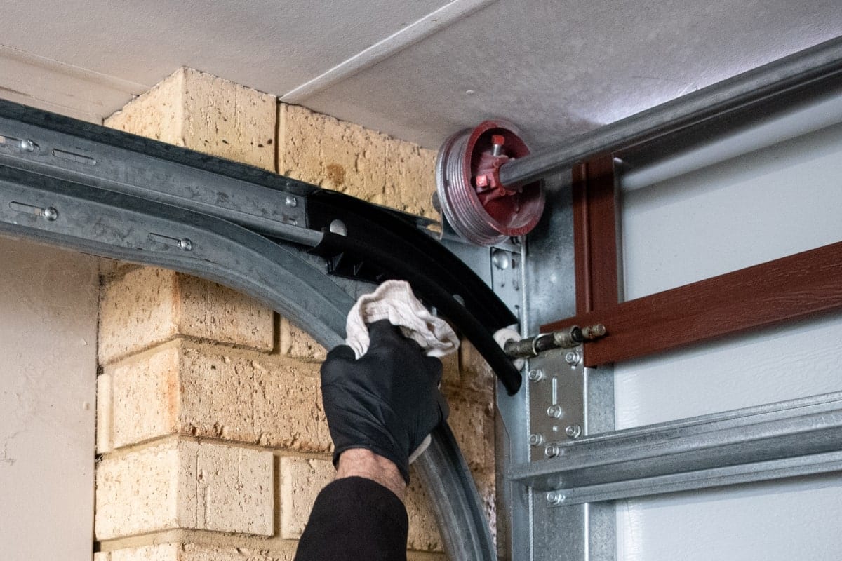 diy-garage-door-maintenance-checklist-image