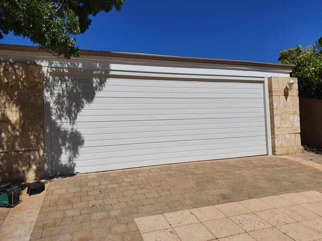 Sectional garage door Gryphon