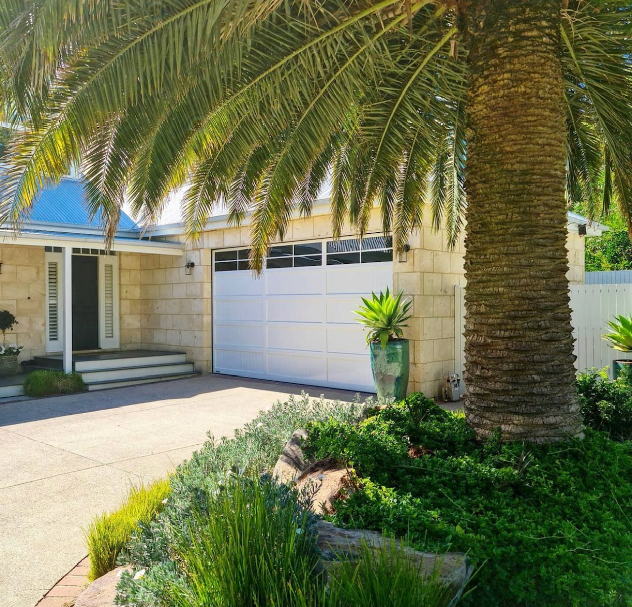 Sectional garage door Gryphon