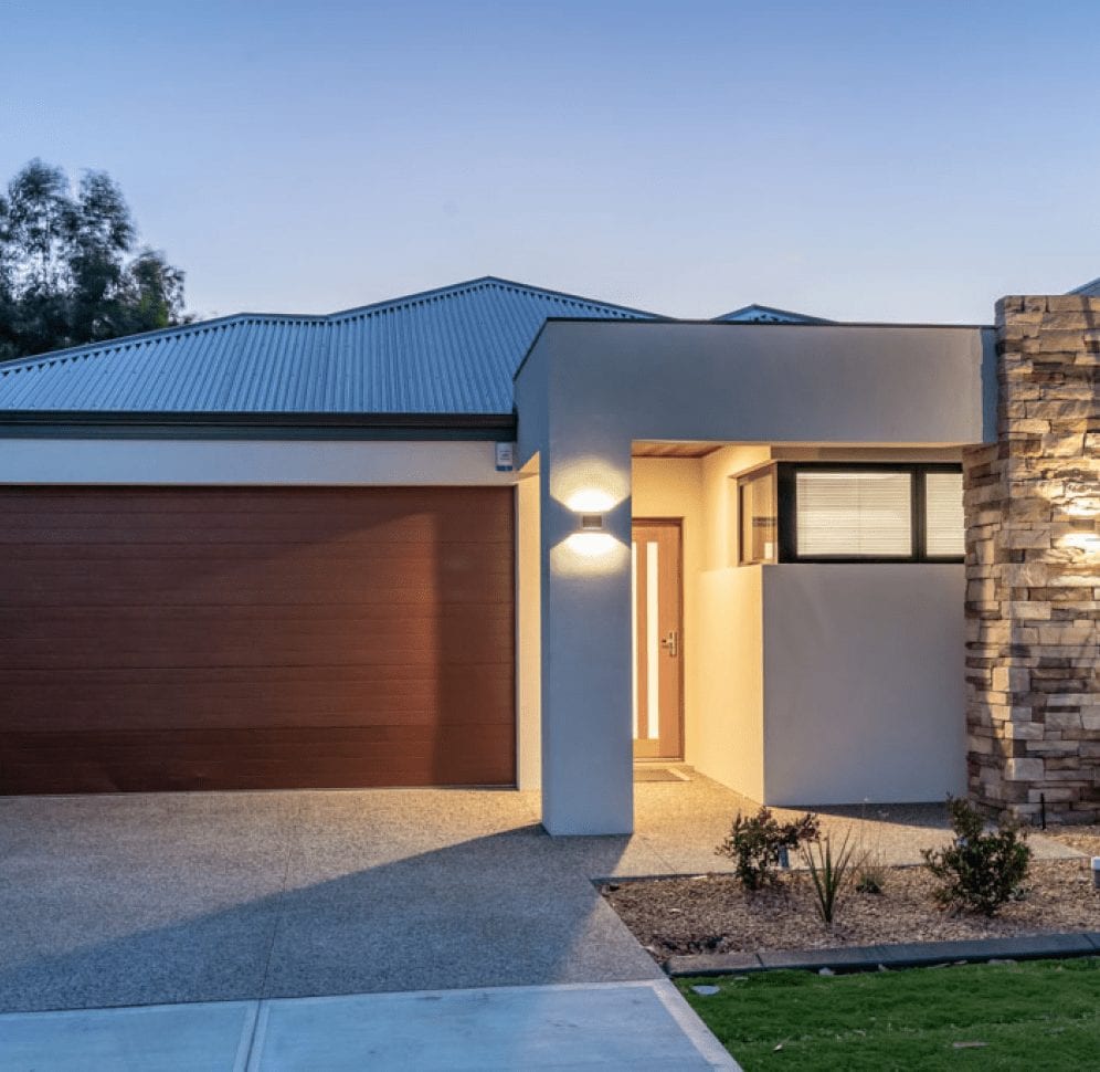 Sectional DecoWood® and Timba grain doors