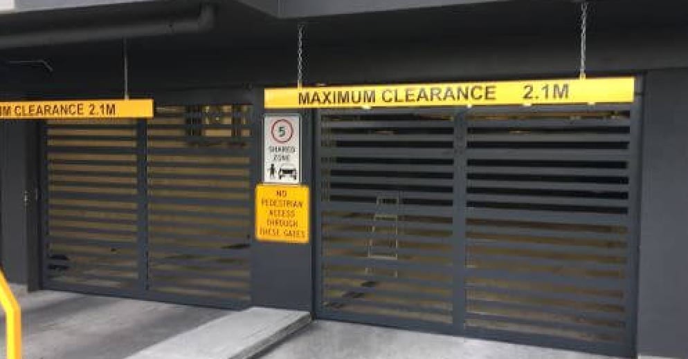 Aluminium door for commercial purposes