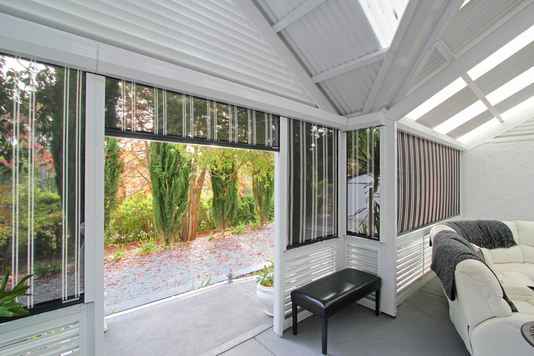 outdoor-blinds