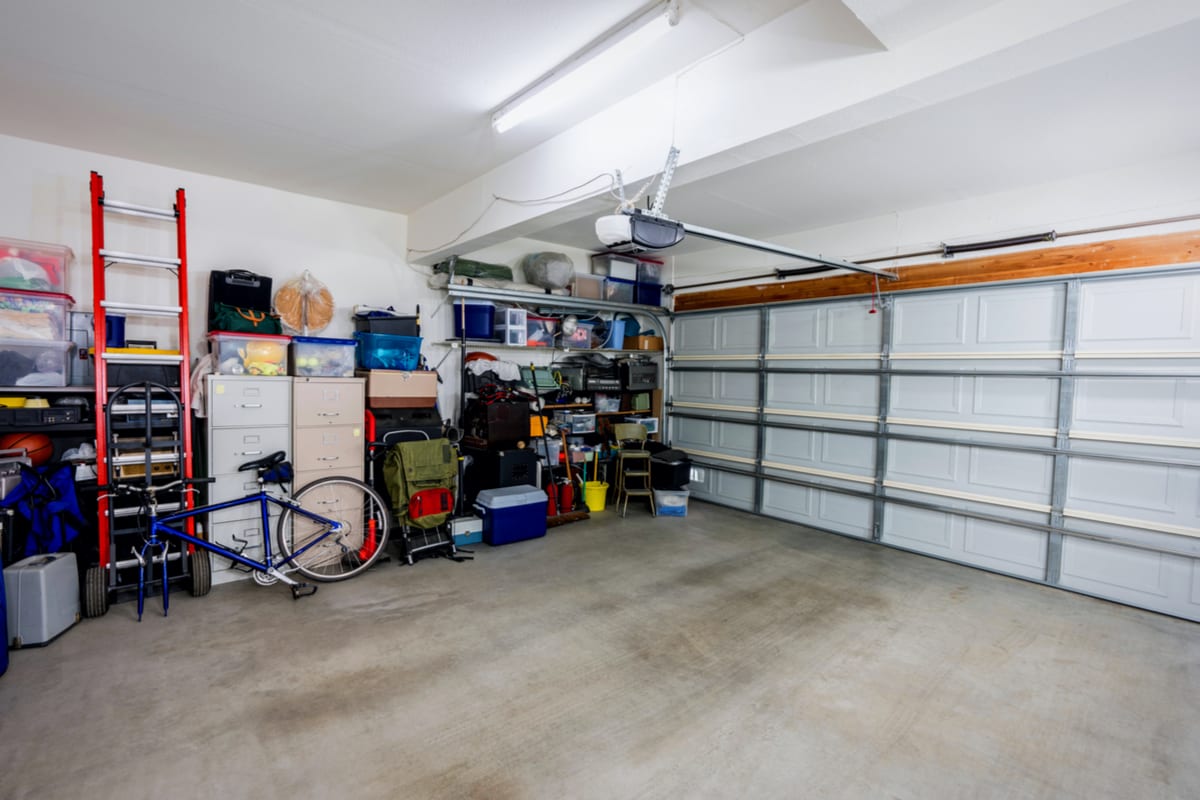 how-to-declutter-your-garage-image